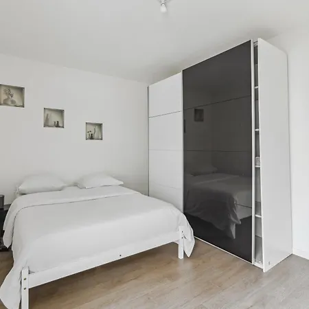 Apartment Chic Apart Avec Terace Et Parking